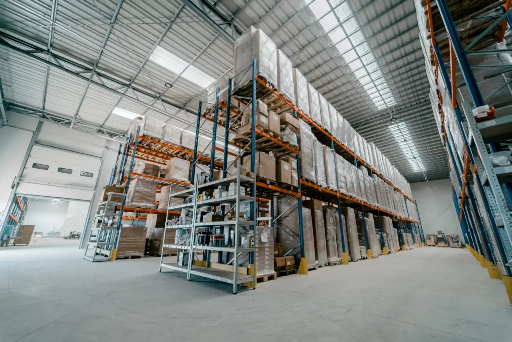 New warehouse with 1300 pallet capacity for client storage and logistics support.