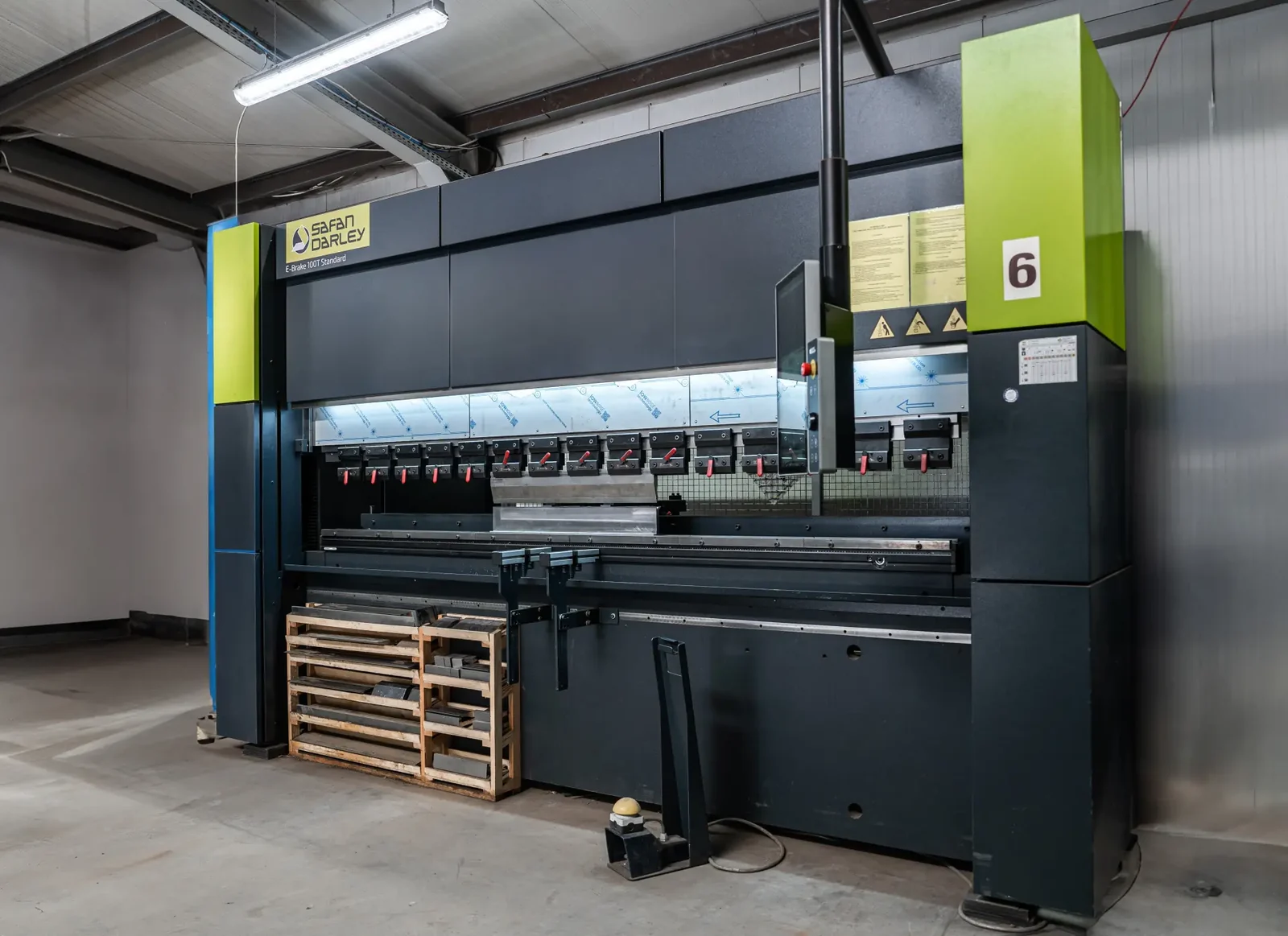 CNC-Abkantpresse im Werk von Masuria Industry.